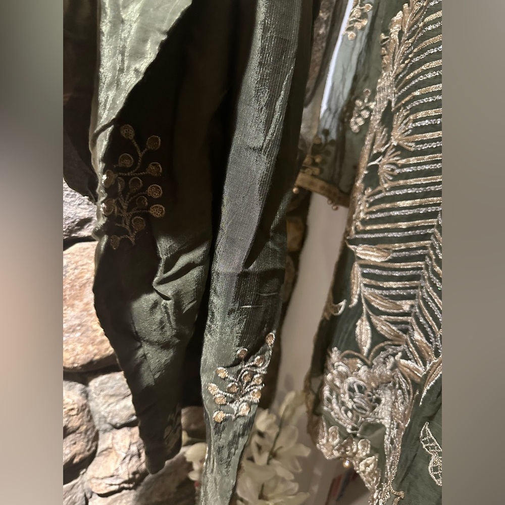 Pakistani formal 3 piece Green & Gold Embroidered Suit - Size S. - Picture 13 of 13